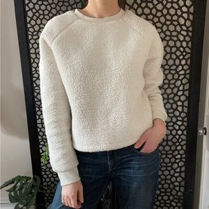 Cozy Banana Republic sweater. Like new. Med, polyester. Hits at waist.